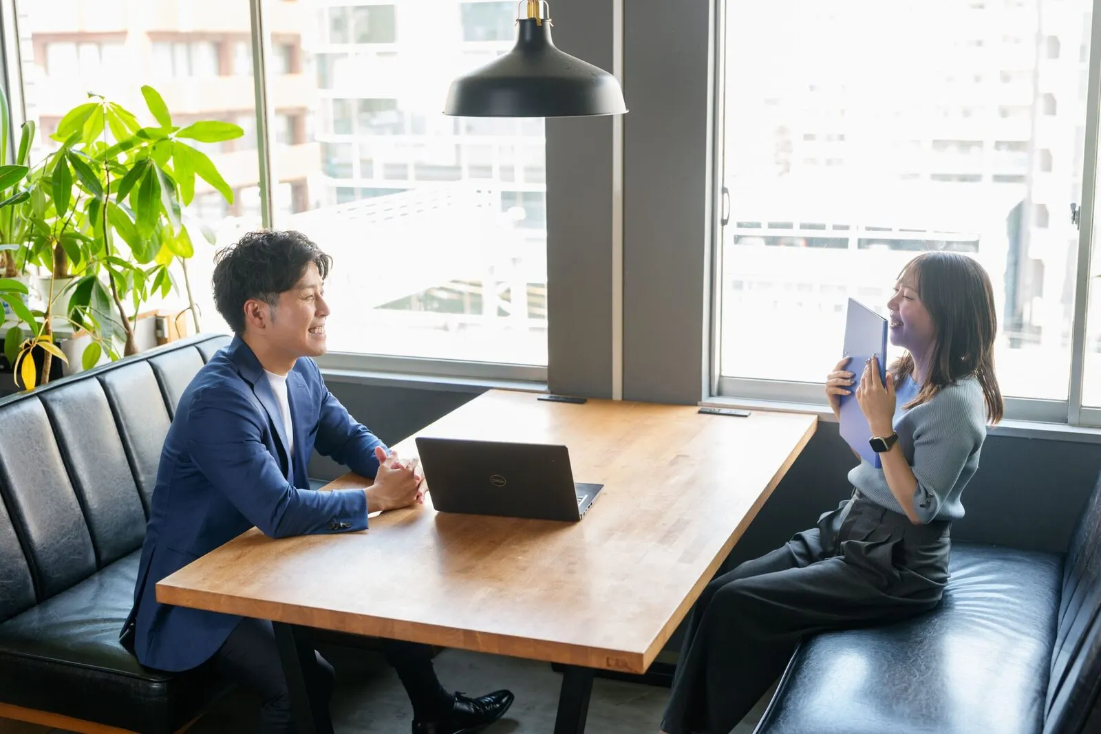 職種の違う二人の関わり方とは？